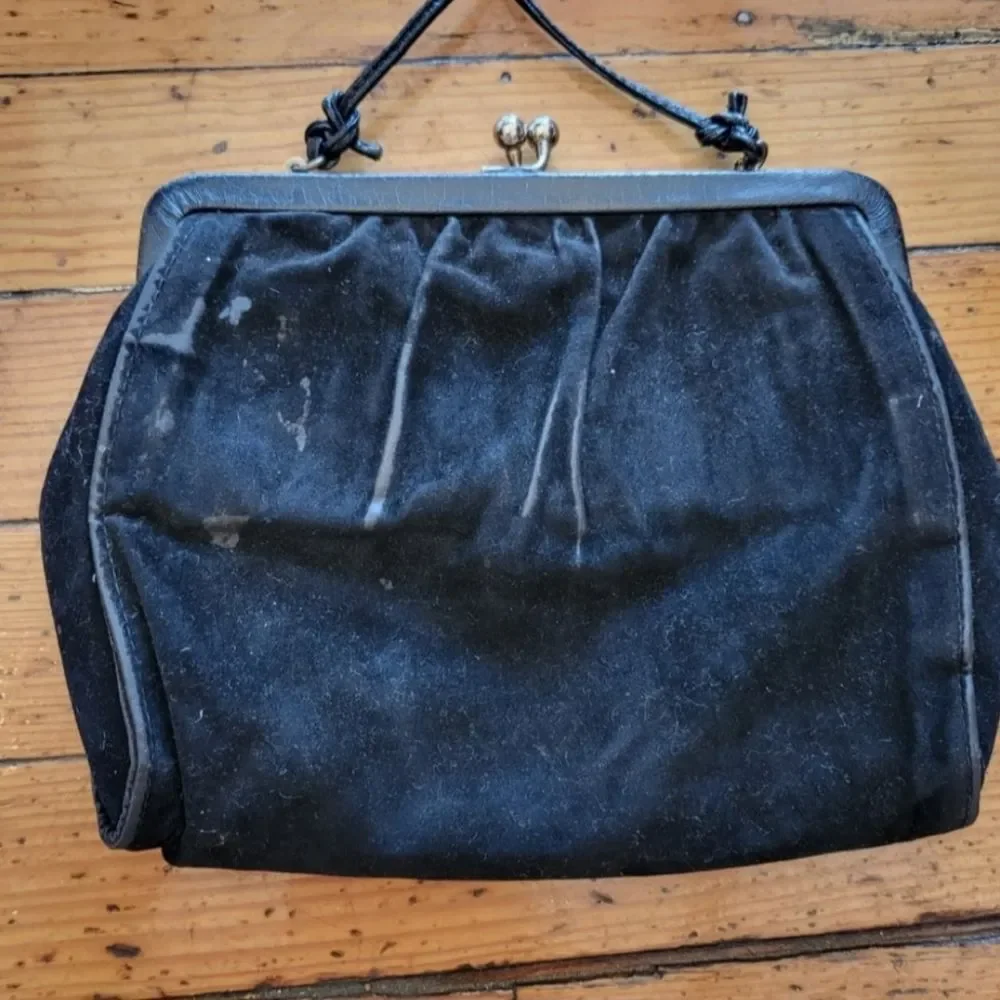 Vintage Black Velvet Silver Clasp Closure Purse‎